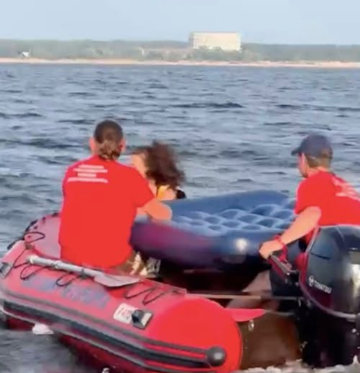 “A Phone Call Swept Her Out to Sea”: Woman on Inflatable Mattress Rescued in the Gulf of Finland