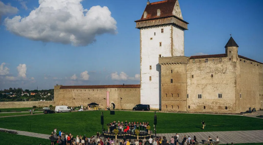 May 9 in Estonia: Full 